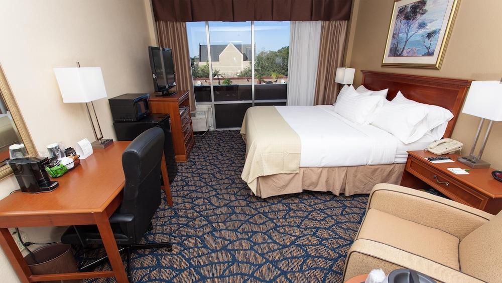 Holiday Inn Gainesville-University Center By Ihg Экстерьер фото